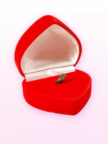 Echte Sternschnuppe in einer Herzbox mit persönlicher Widmung - Geschenke online kaufen - individuelle und personalisierte Geschenkideen mit Text oder Foto