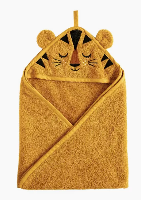 1 Kapuzenhandtuch mit einem süßen Tier drauf