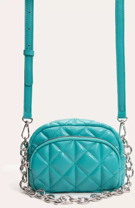 Bolsa transversal matelassê com corrente azul - único