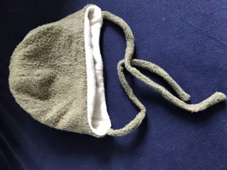 warme Babymütze mit Bindebändern