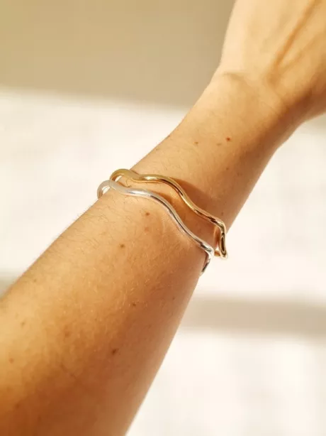 Bracelete Flow dourado - Essa Moça Tem Bossa