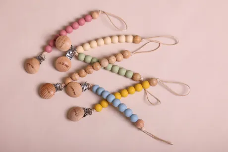 Clips para chupetas – Inaiê (cores neutras)