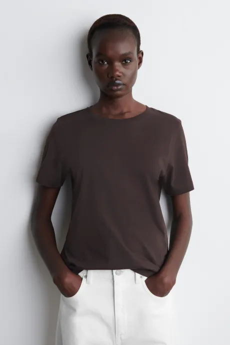 CREW-NECK COTTON T-SHIRT - DARK BROWN | COS