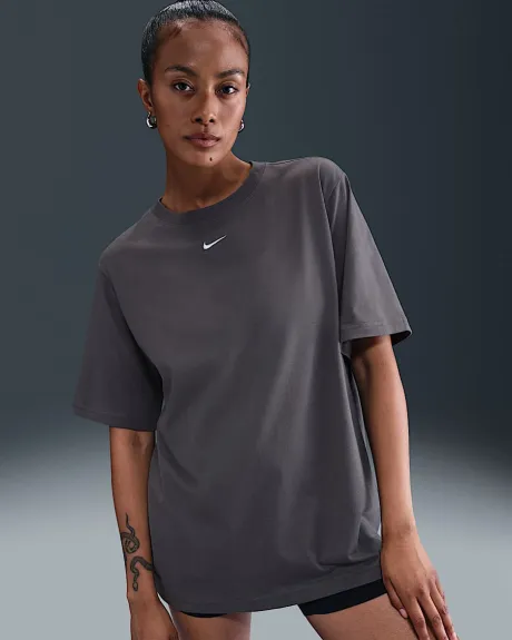 Nike Sportswear Essential Damen-T-Shirt. Nike DE