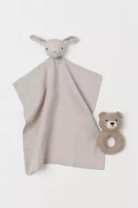 Schmusedecke und Rassel - Greige - Kids | H&M DE